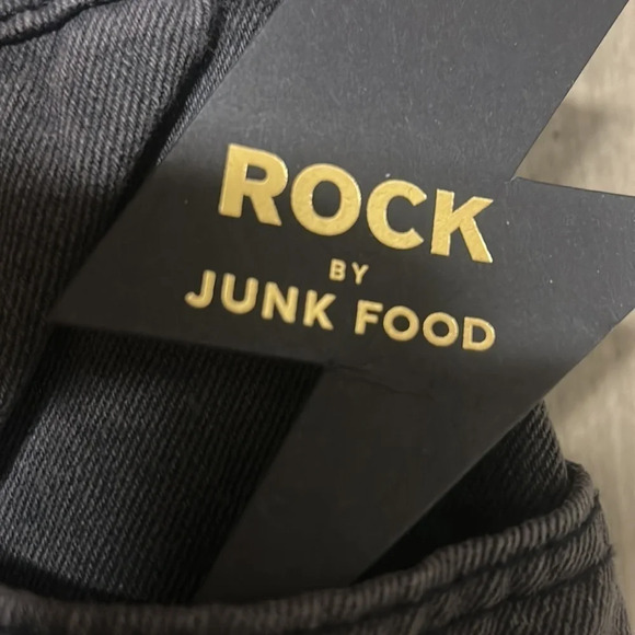 ROCK by JUNK FOOD Women’s Washed Black Def Leppard Patches Denim Skirt SZ 11 NWT - Picture 6 of 6